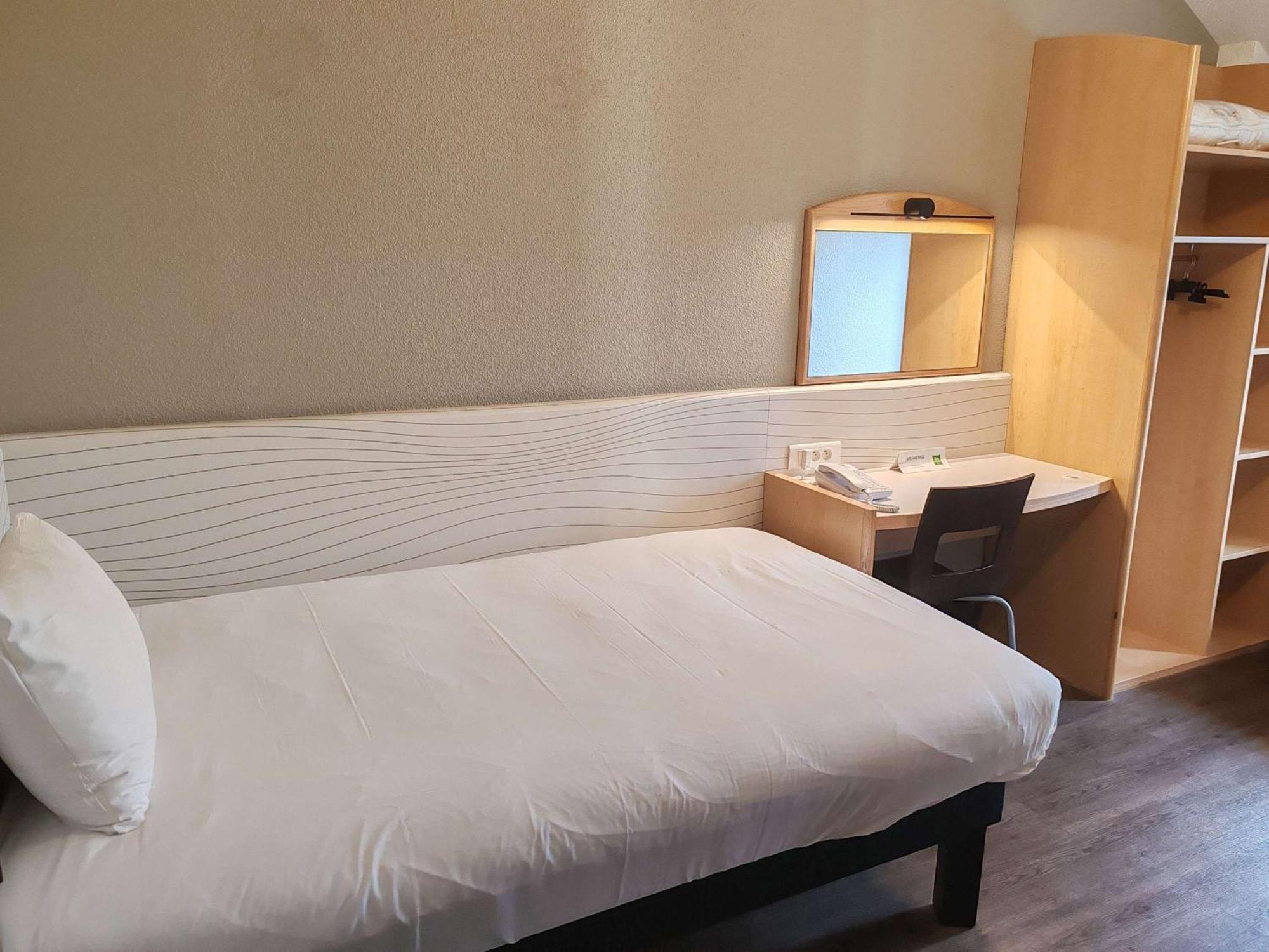 Hotel Ibis Styles Paris Poissy Exterior foto